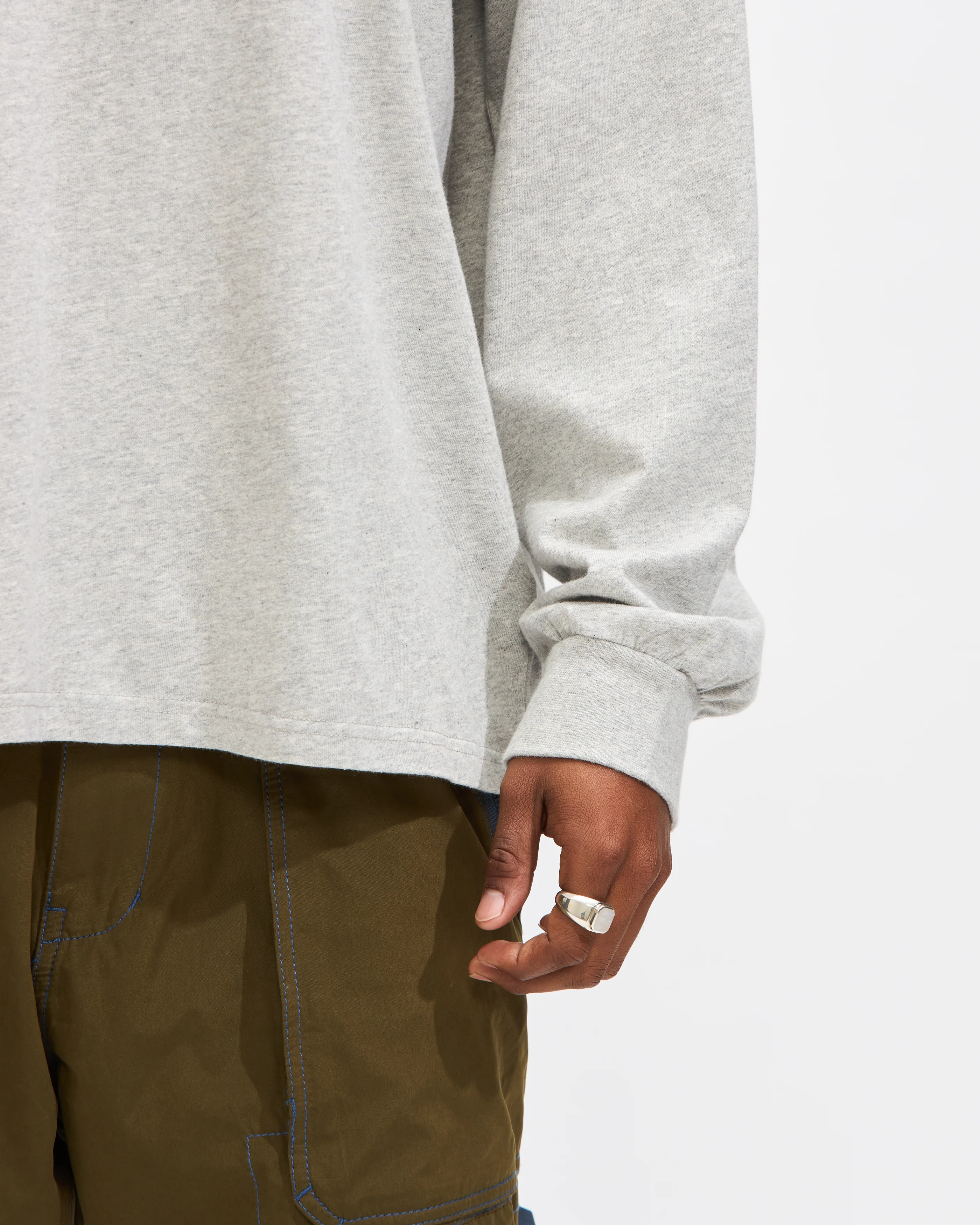 Hey Babe...  Longsleeve T-Shirt in Grey - Image 4