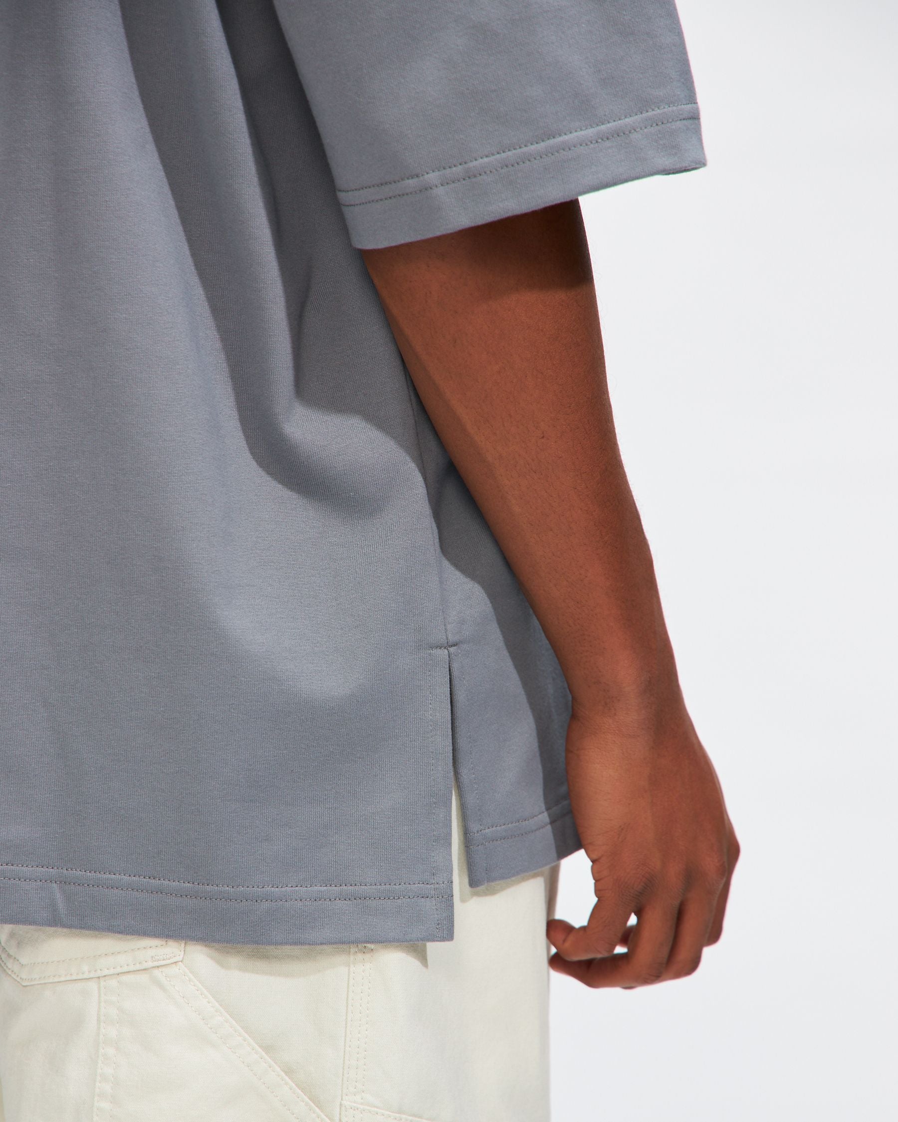 Homme T-Shirt in Grey - Image 4