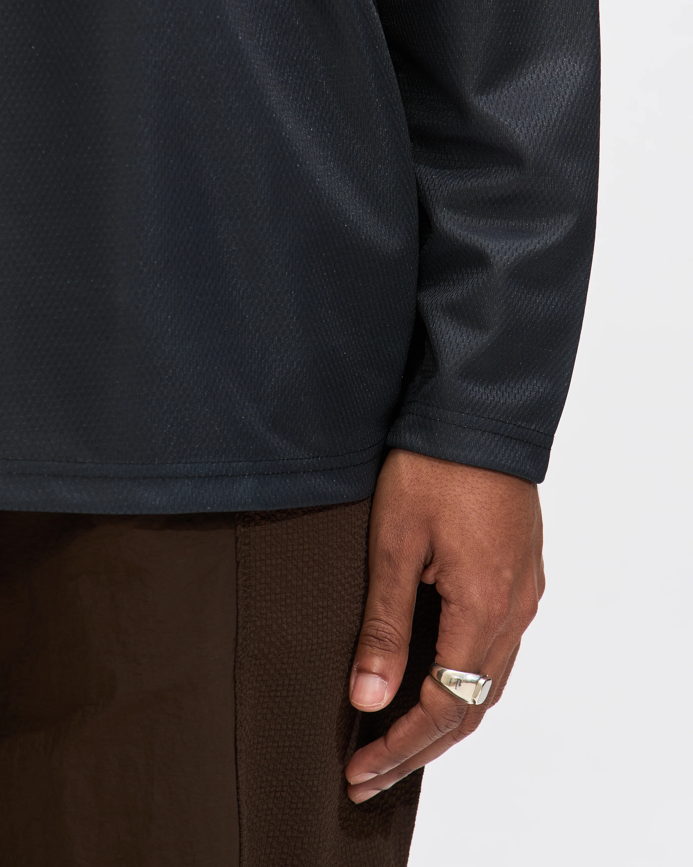 Pop Sportif Longsleeve Shirt in Black - Image 4