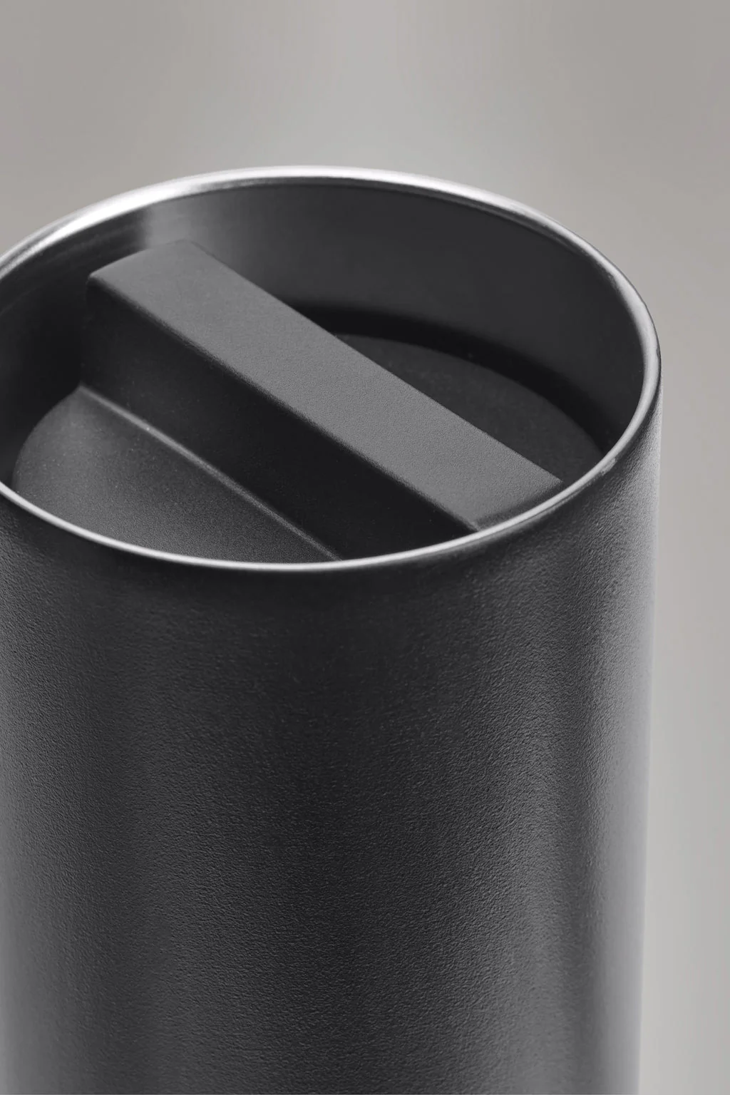 Insulated Flask 500ml in Black - Image 3