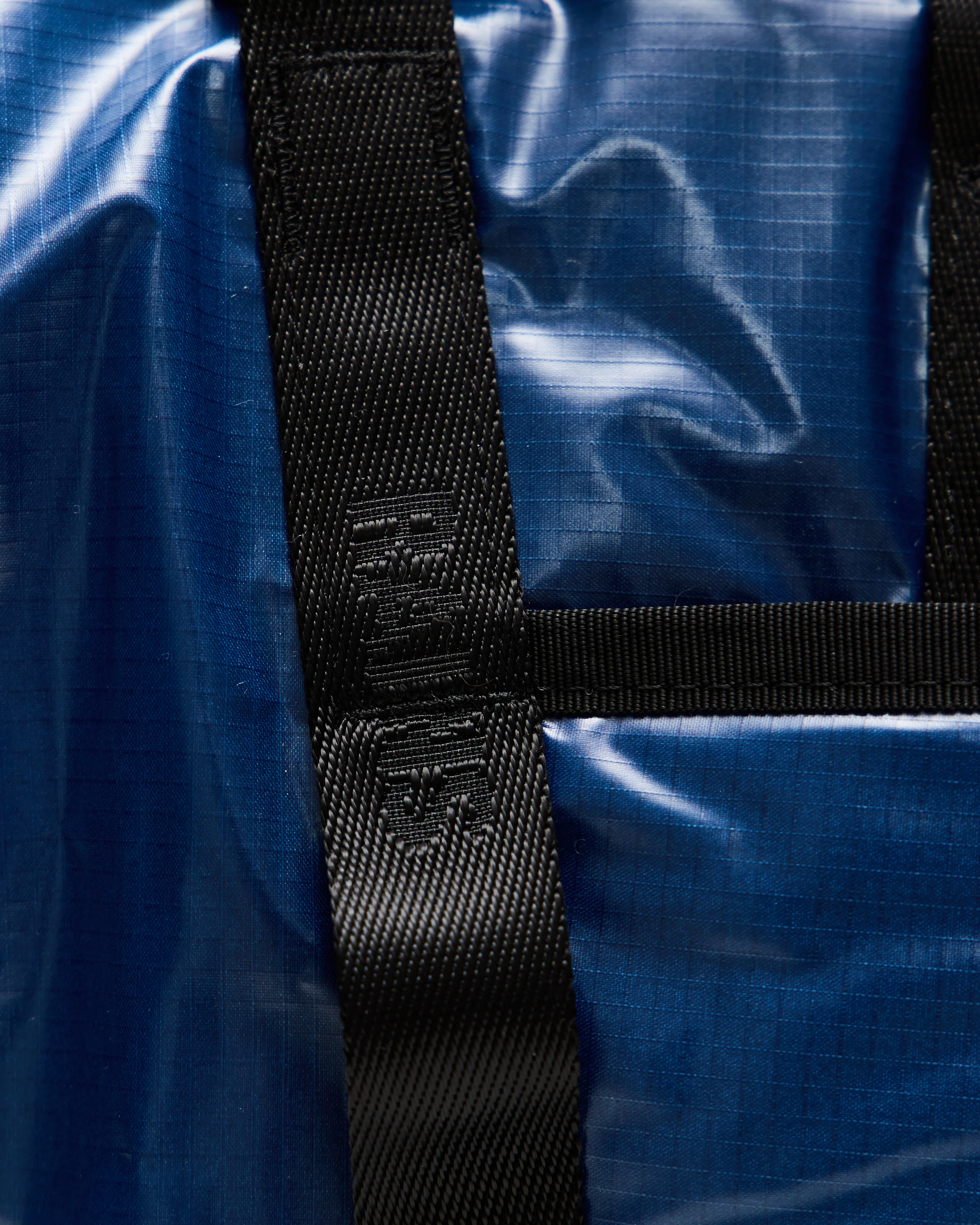 Sibu Weekend Bag in Pulse - Image 4