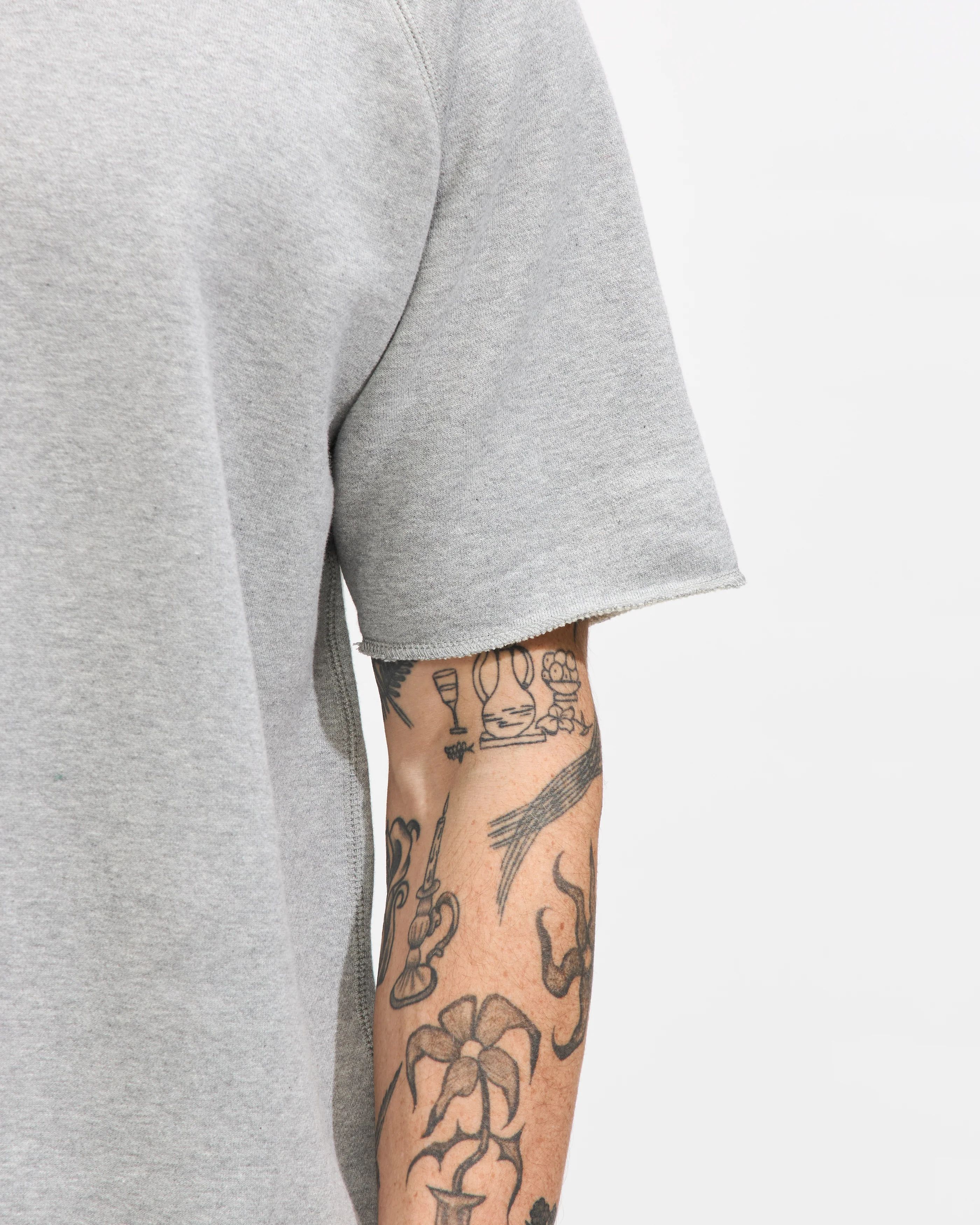 Sweat Short Sleeve Cut Off in Grey - Image 4